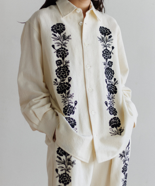 【MEN , WOMEN】LEIN ウールコットンフラワー刺繍シャツの写真