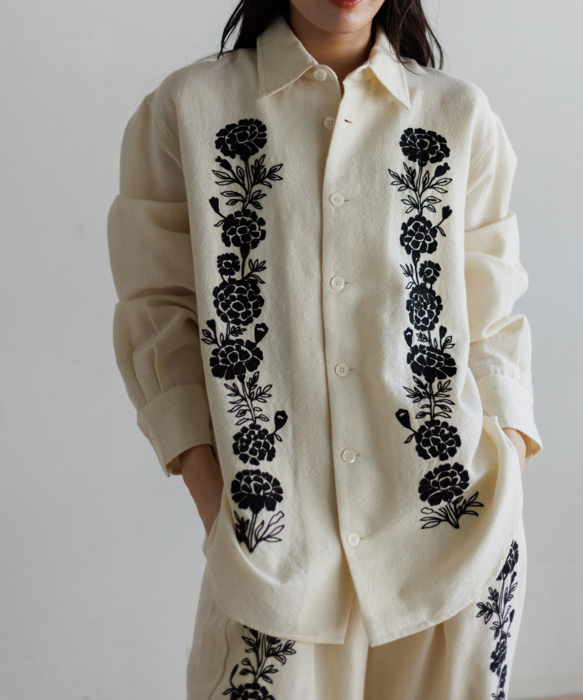 【MEN , WOMEN】LEIN ウールコットンフラワー刺繍シャツ