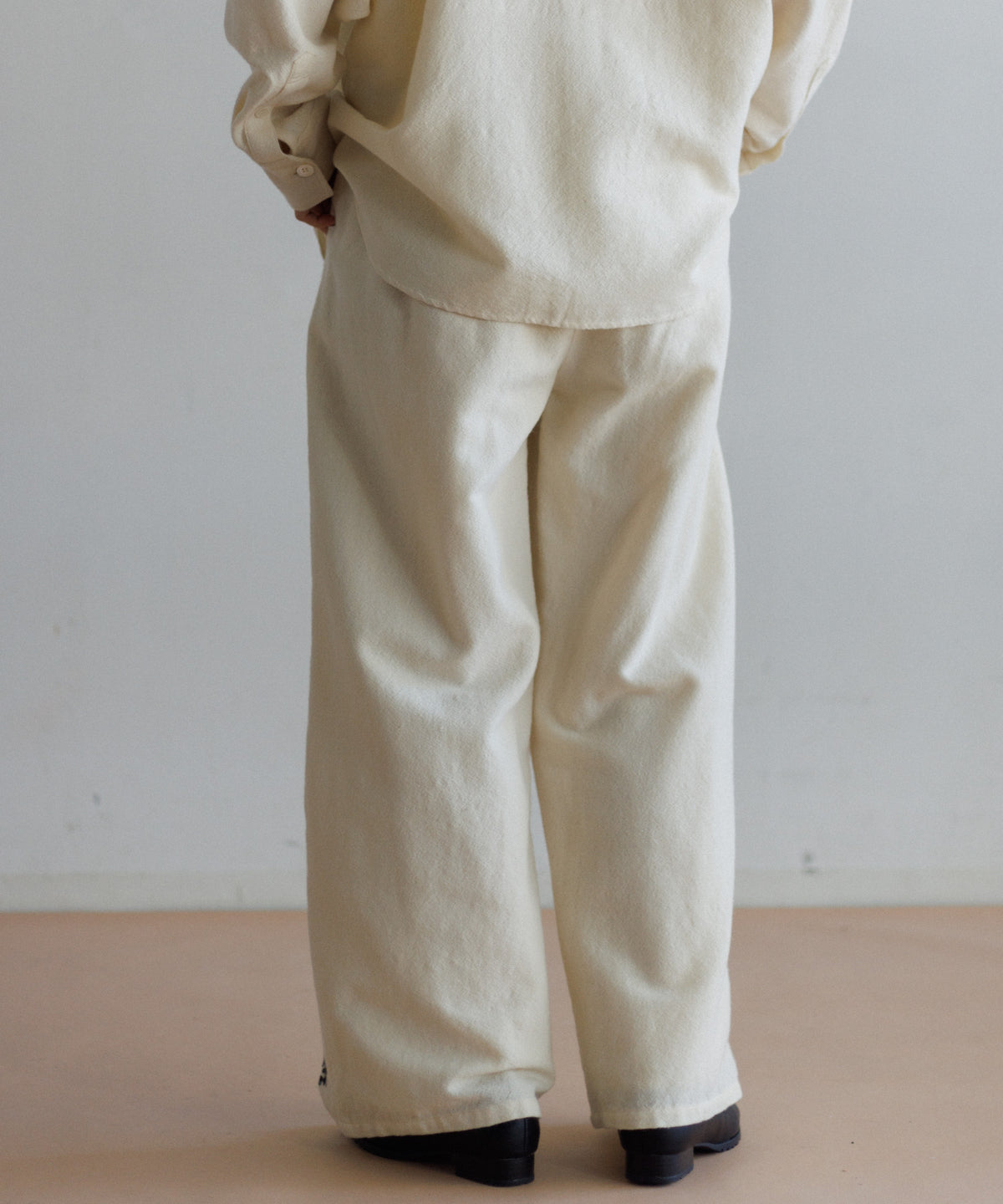 【MEN , WOMEN】LEIN ウールコットンフラワー刺繍パンツ