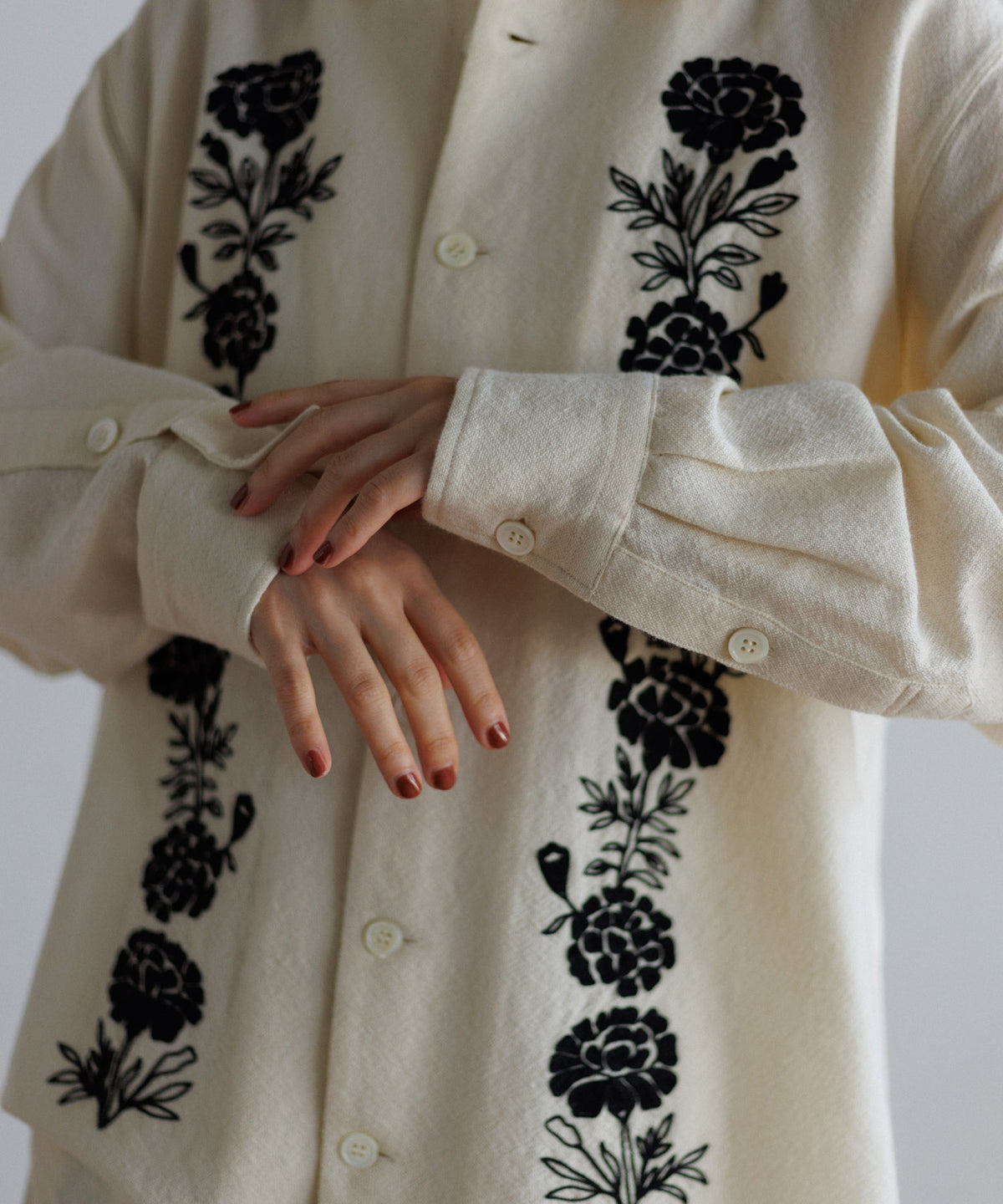 【MEN , WOMEN】LEIN ウールコットンフラワー刺繍シャツ