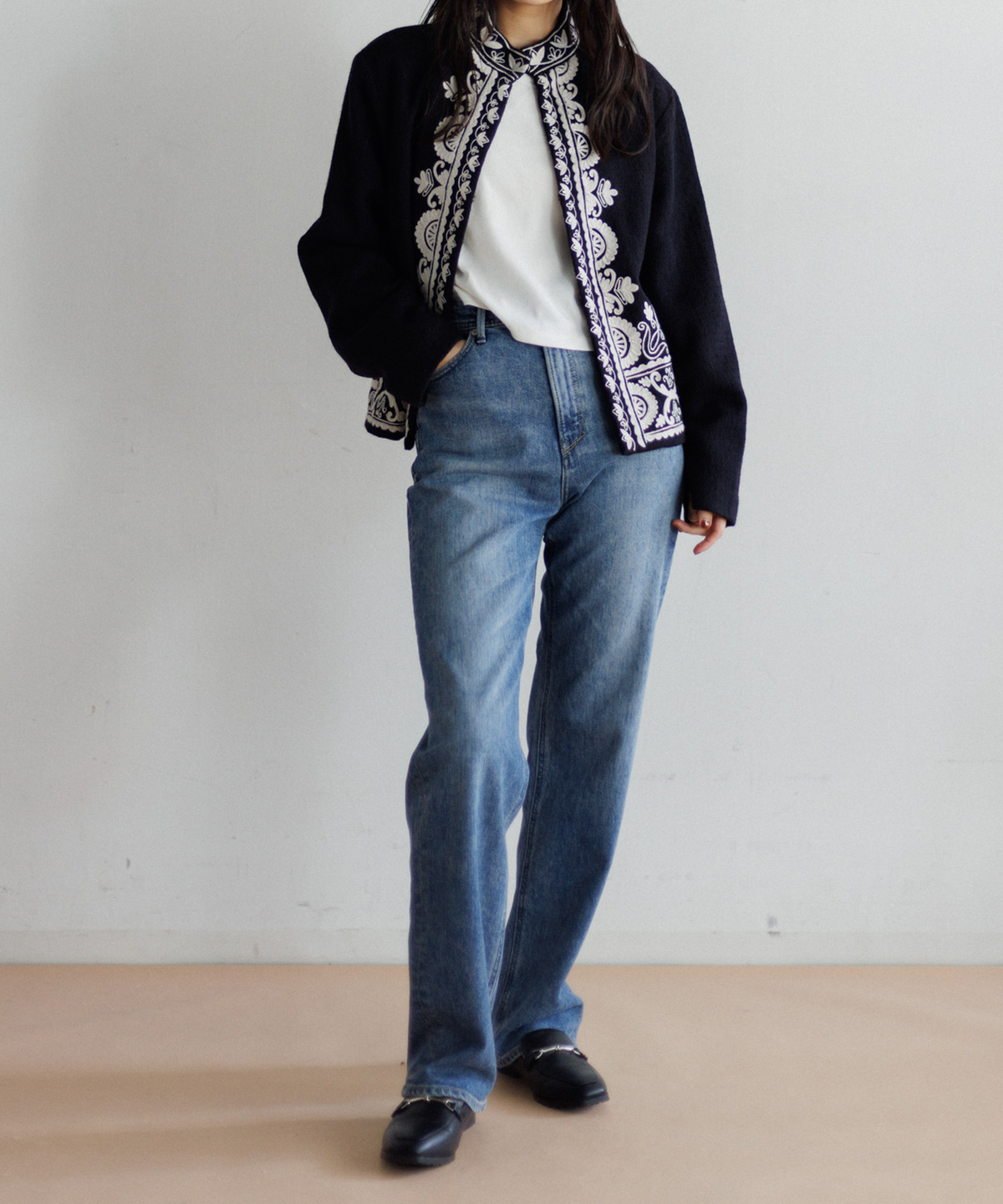 【WOMEN】LEIN 幾何学柄刺繍スタンドカラージャケット