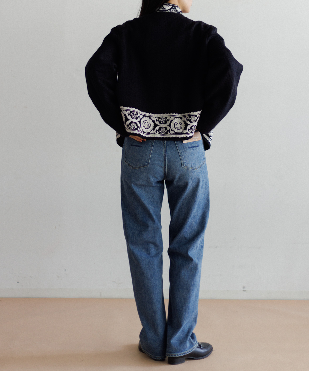 【WOMEN】LEIN 幾何学柄刺繍スタンドカラージャケット