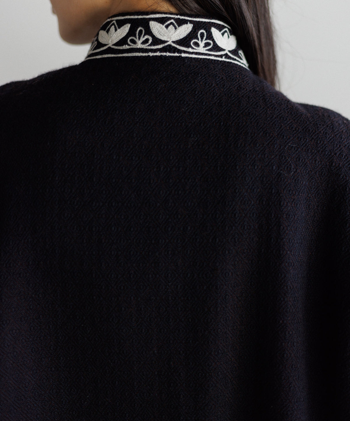 【WOMEN】LEIN 幾何学柄刺繍スタンドカラージャケット