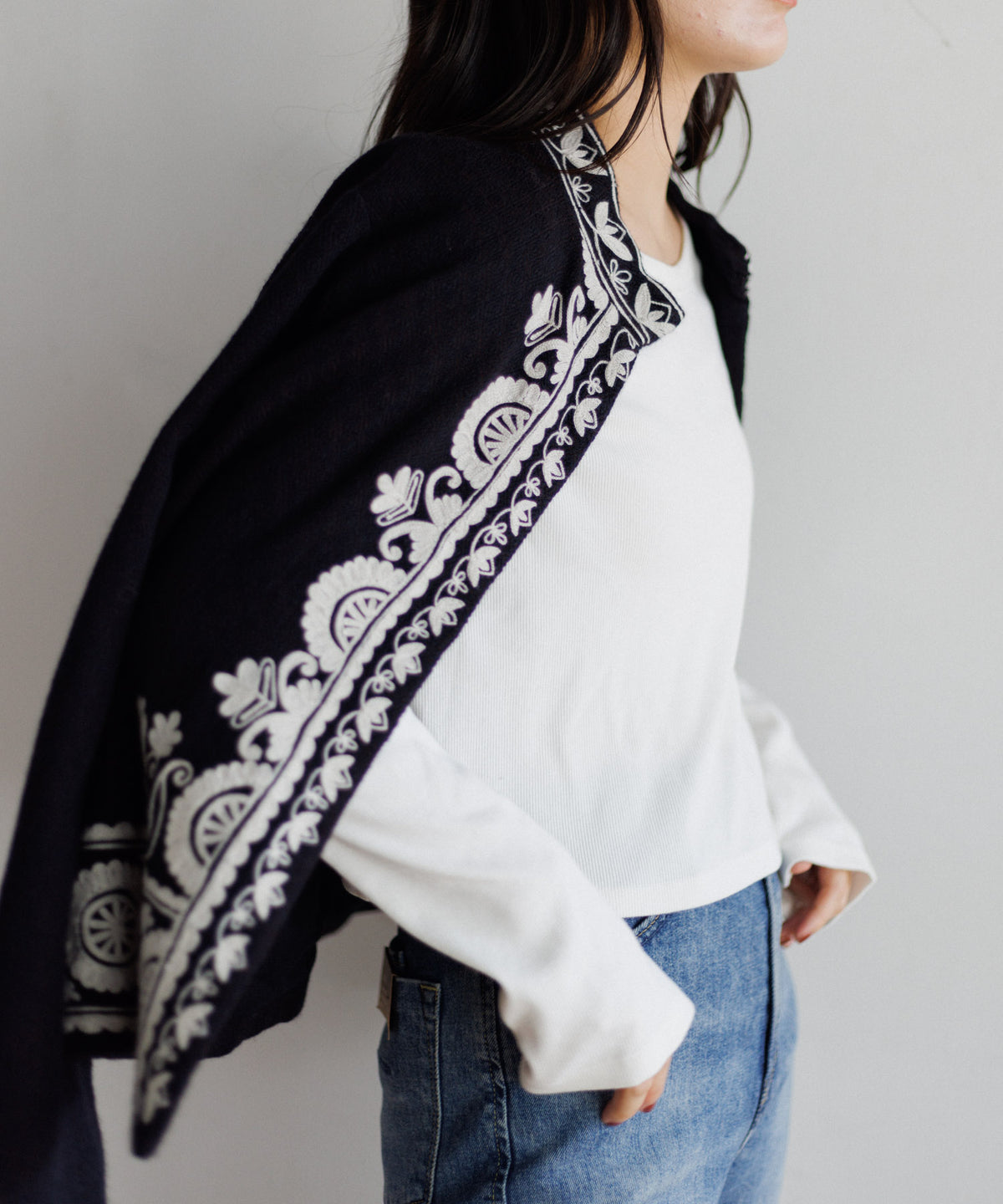 【WOMEN】LEIN 幾何学柄刺繍スタンドカラージャケット