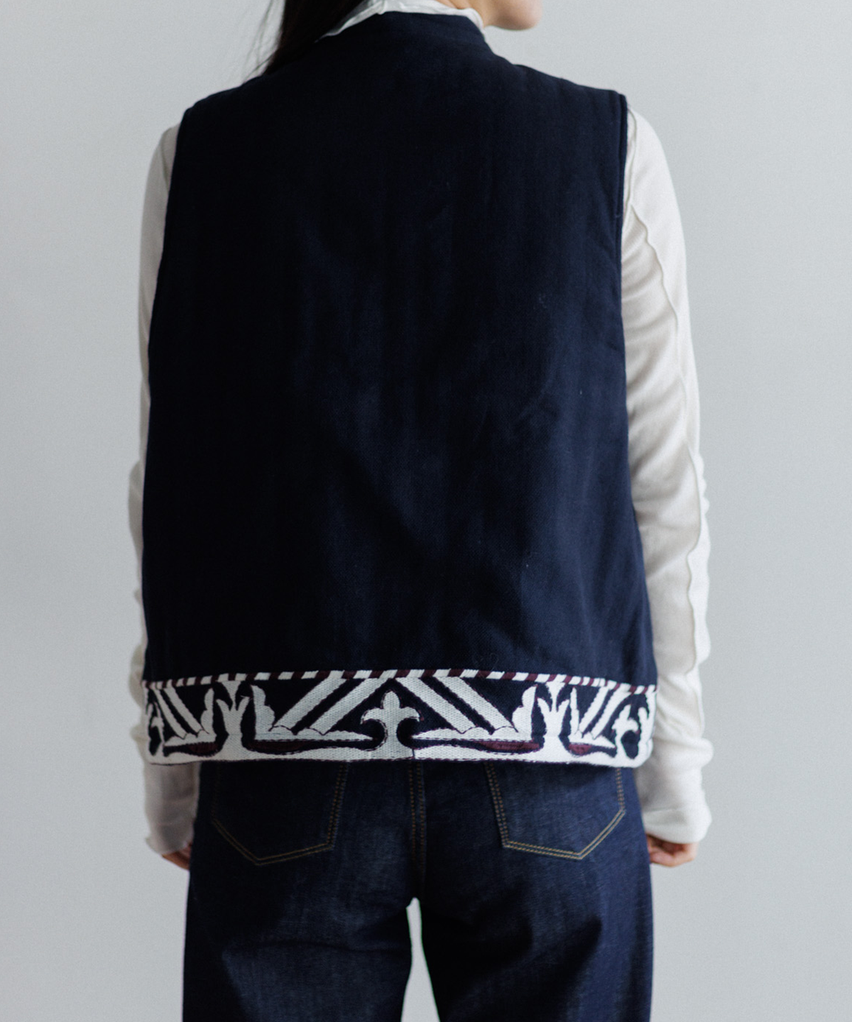 【MEN , WOMEN】LEIN 幾何学柄刺繍ベスト