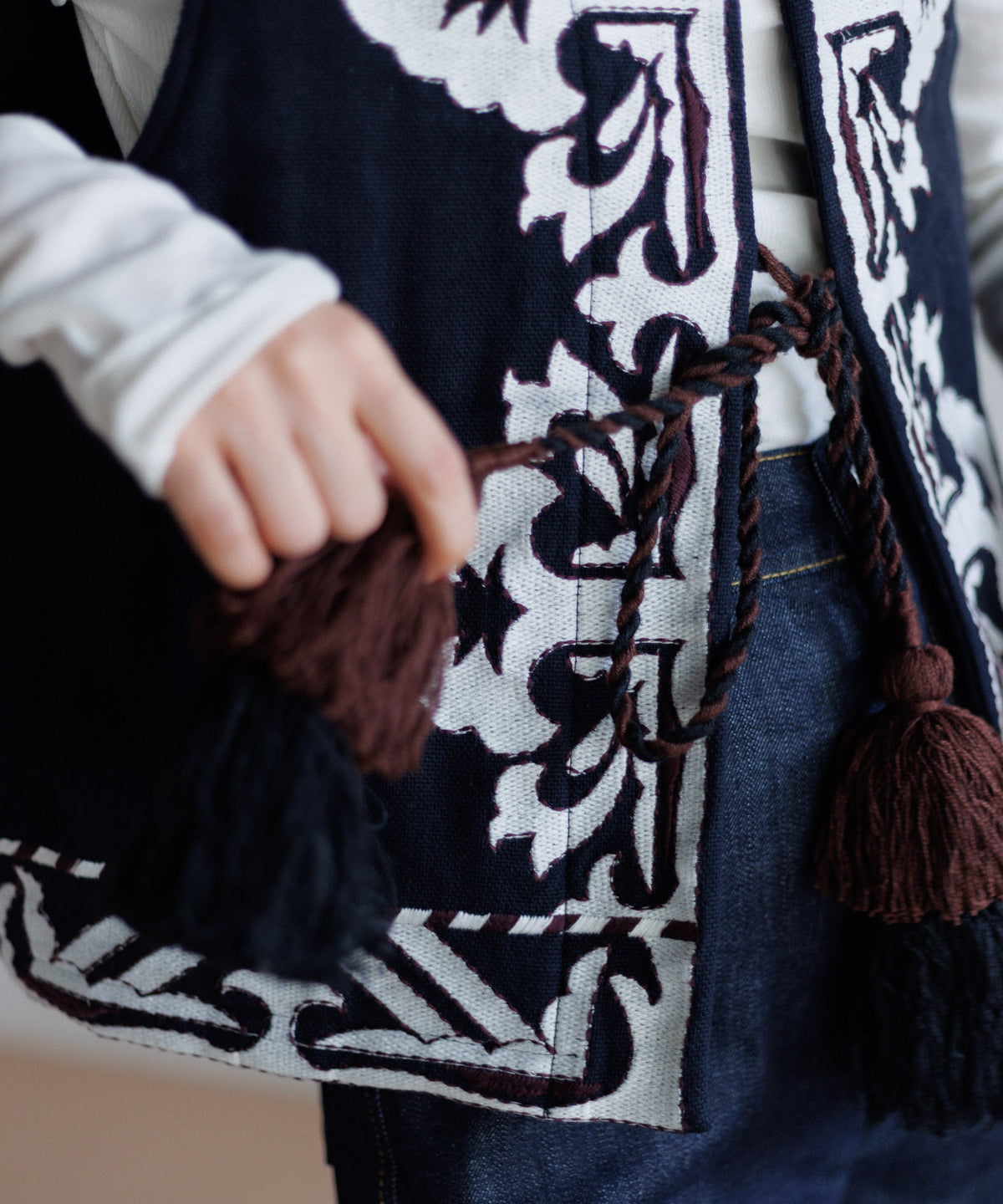 【MEN , WOMEN】LEIN 幾何学柄刺繍ベスト