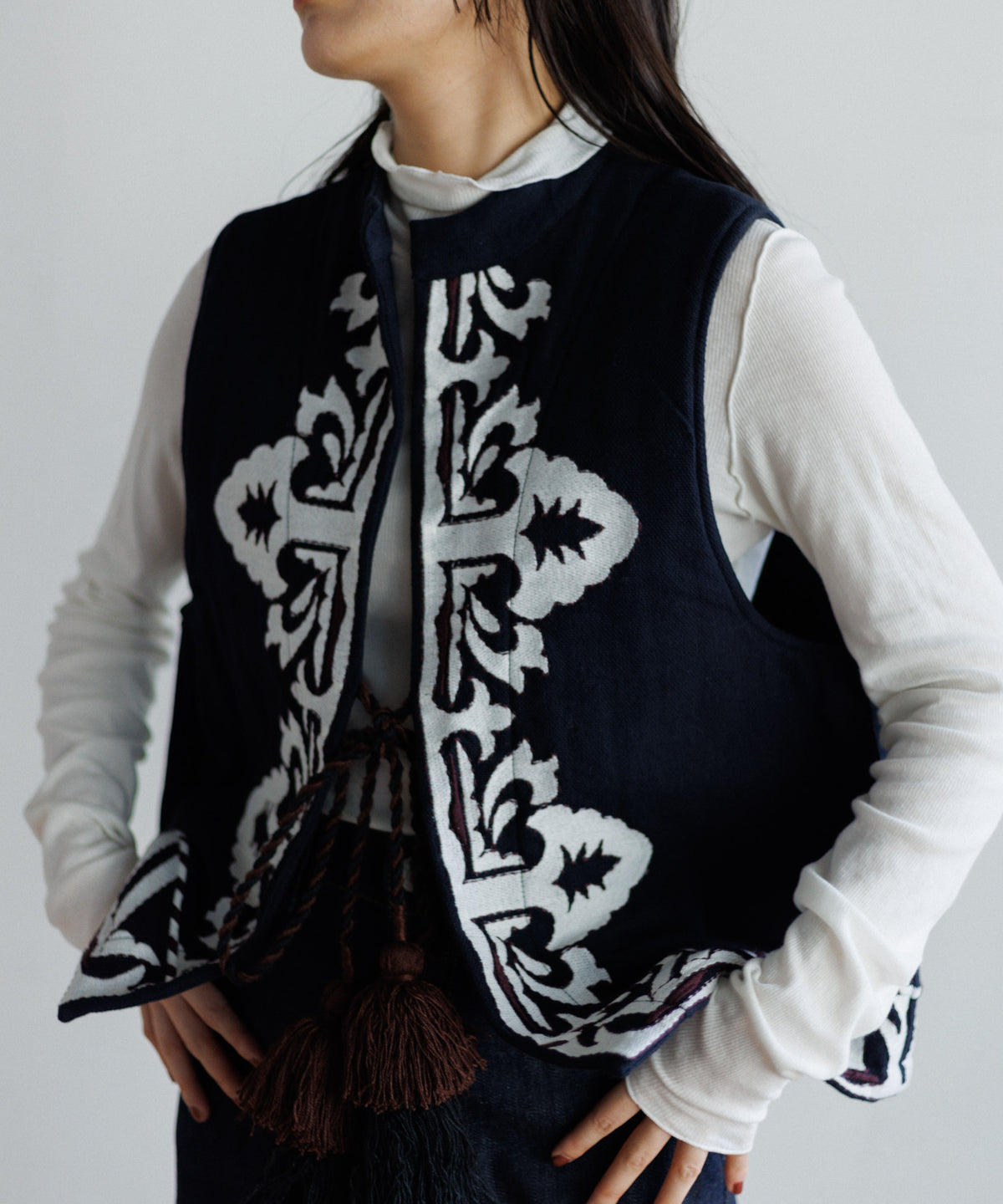【MEN , WOMEN】LEIN 幾何学柄刺繍ベスト