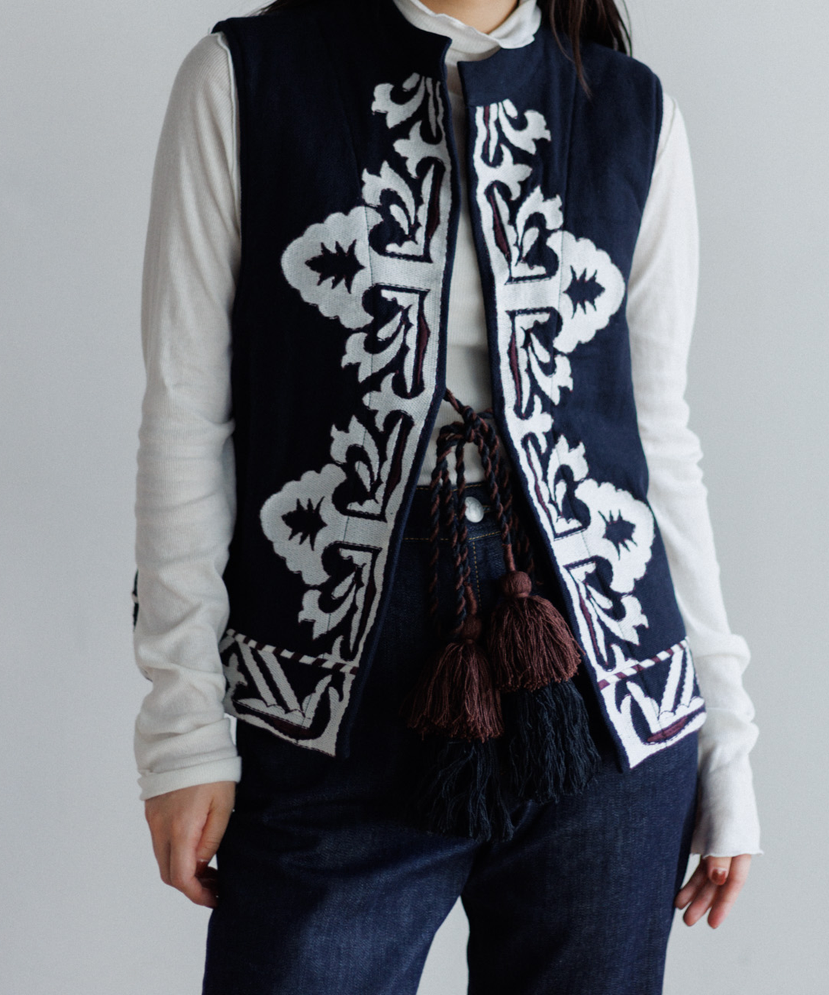 【MEN , WOMEN】LEIN 幾何学柄刺繍ベスト