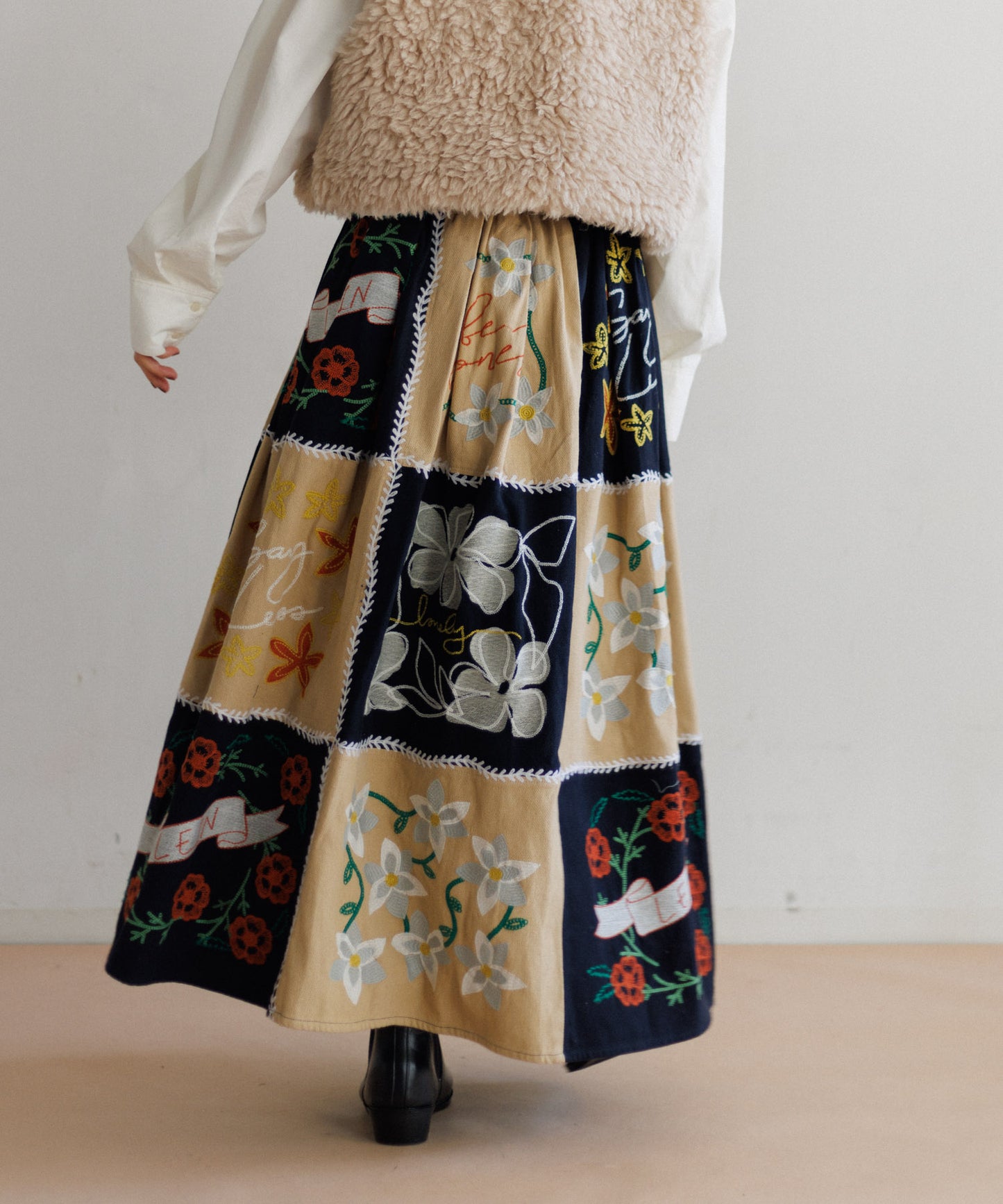 【WOMEN】LEIN / パッチワーク刺繍スカート