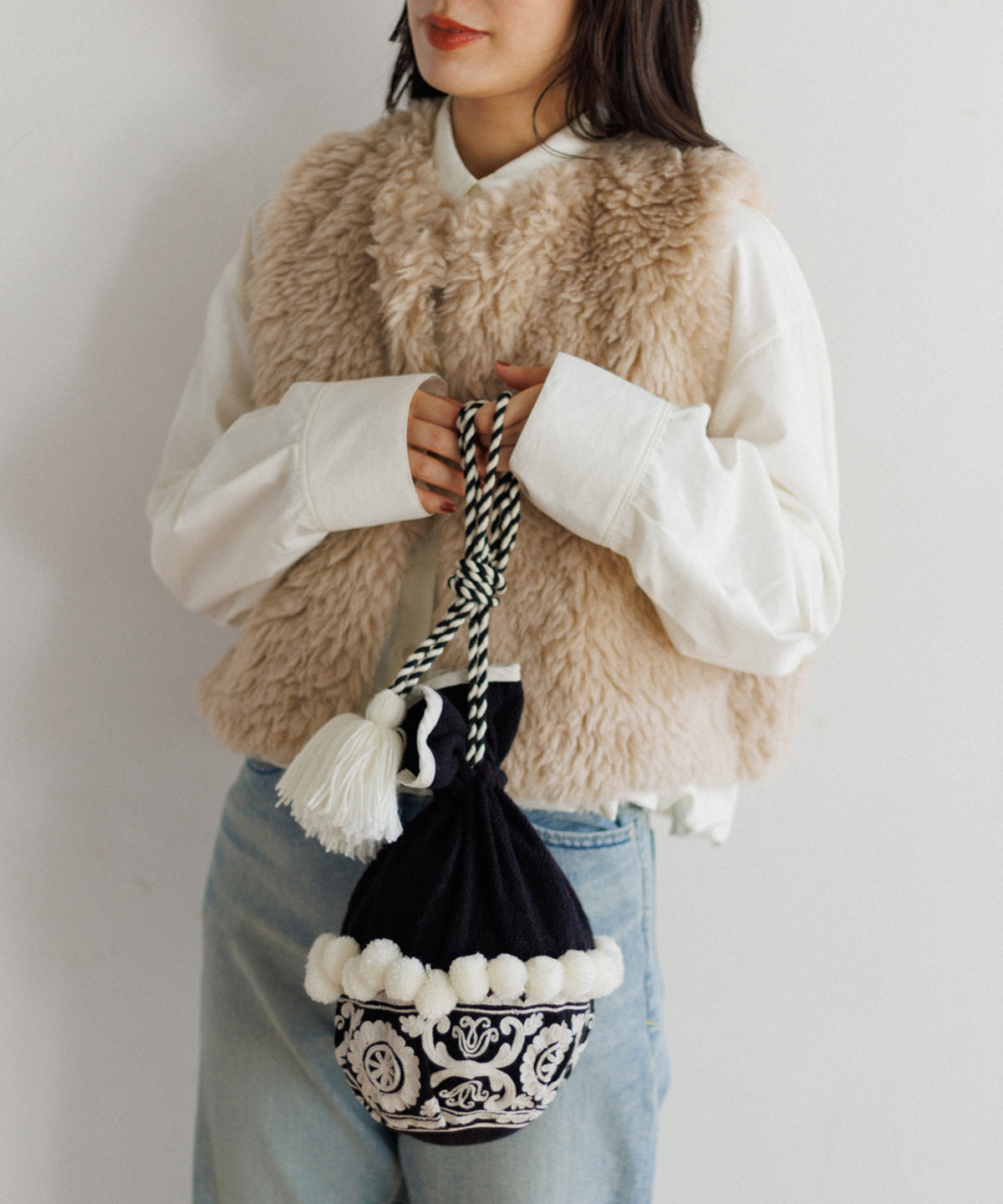 【WOMEN】LEIN 幾何学柄刺繍ドロストバッグ