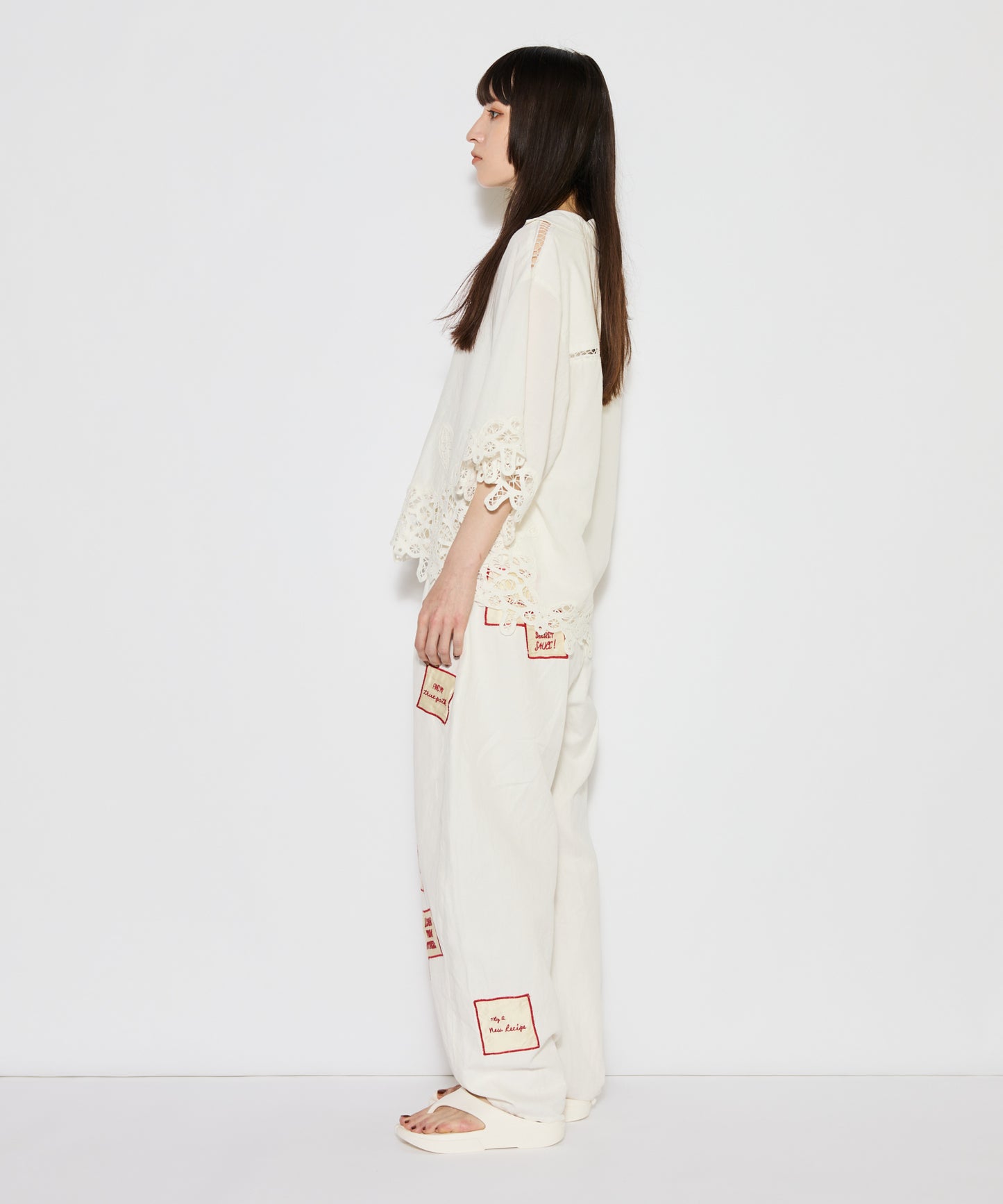 【WOMEN】LEIN アップリケ刺繍パンツ