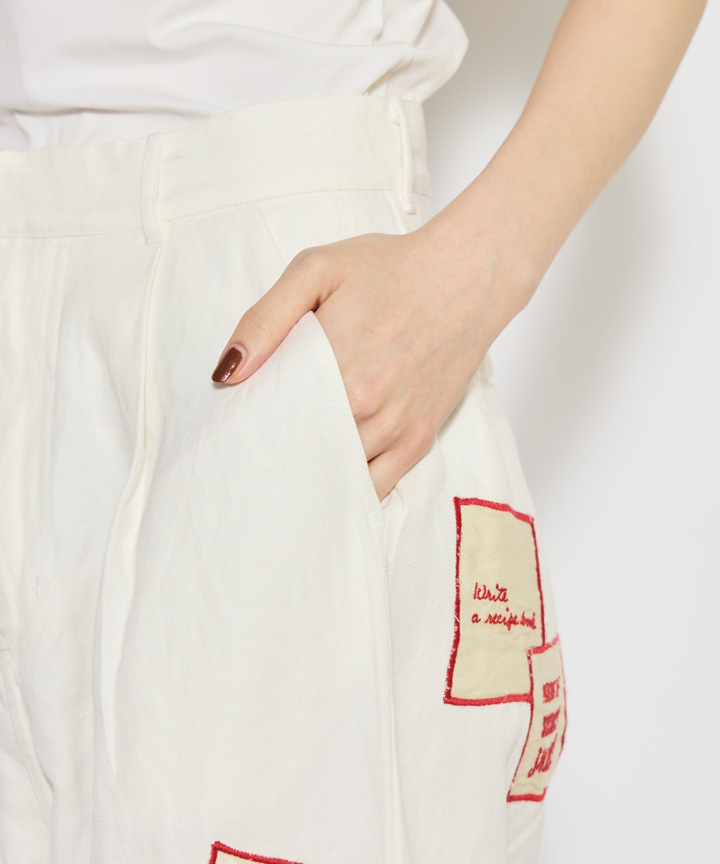【WOMEN】LEIN アップリケ刺繍パンツ