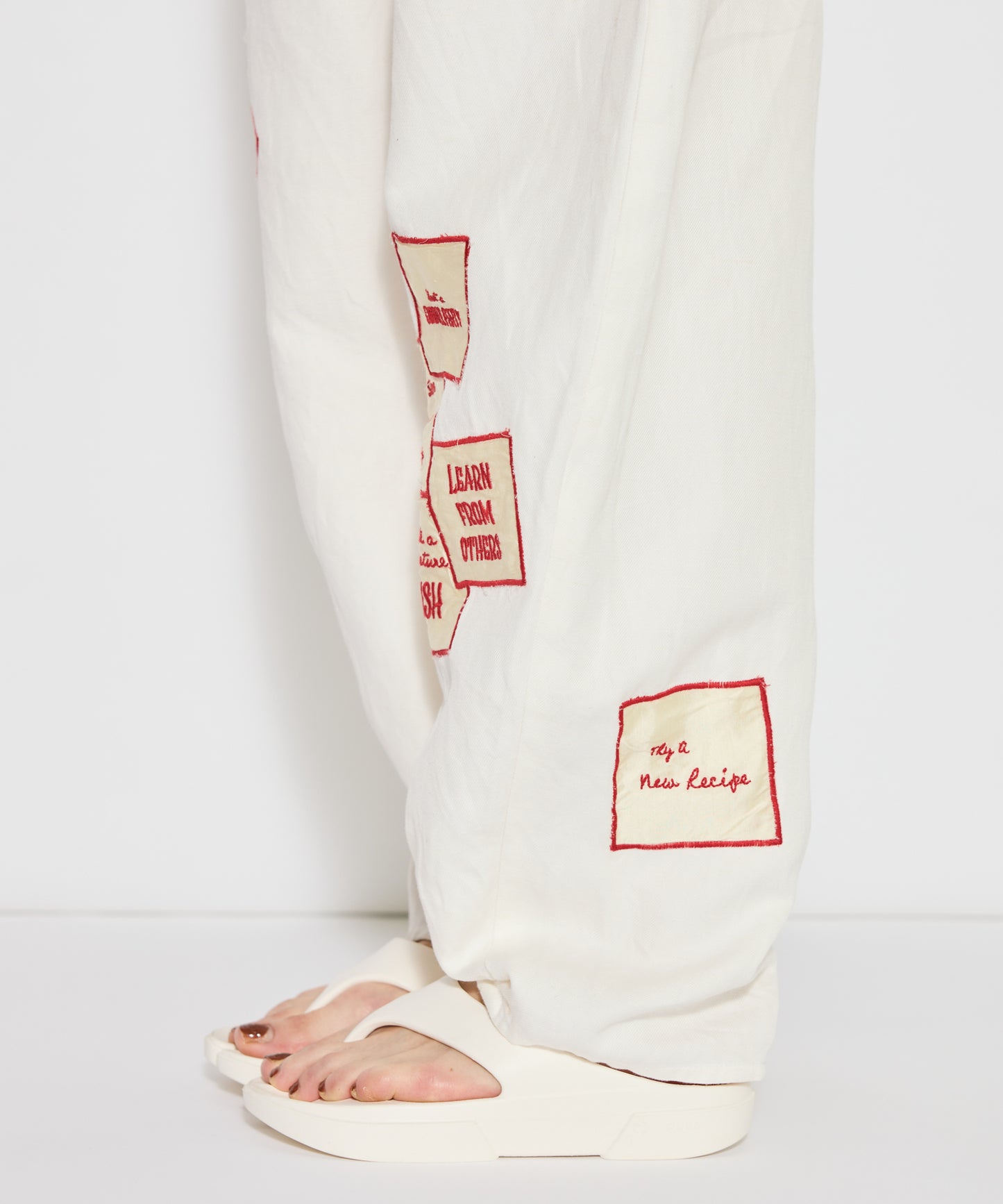【WOMEN】LEIN アップリケ刺繍パンツ