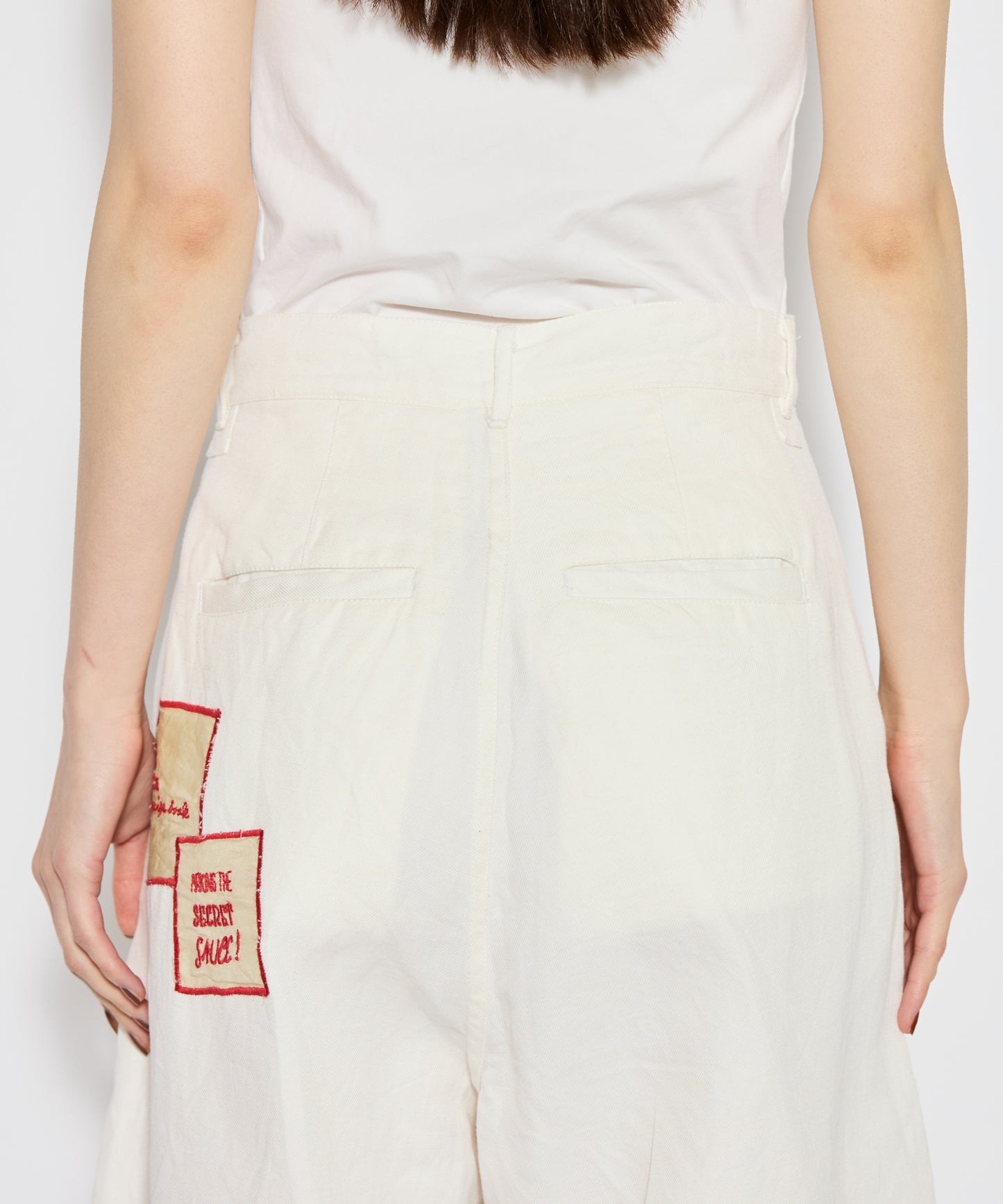 【WOMEN】LEIN アップリケ刺繍パンツ