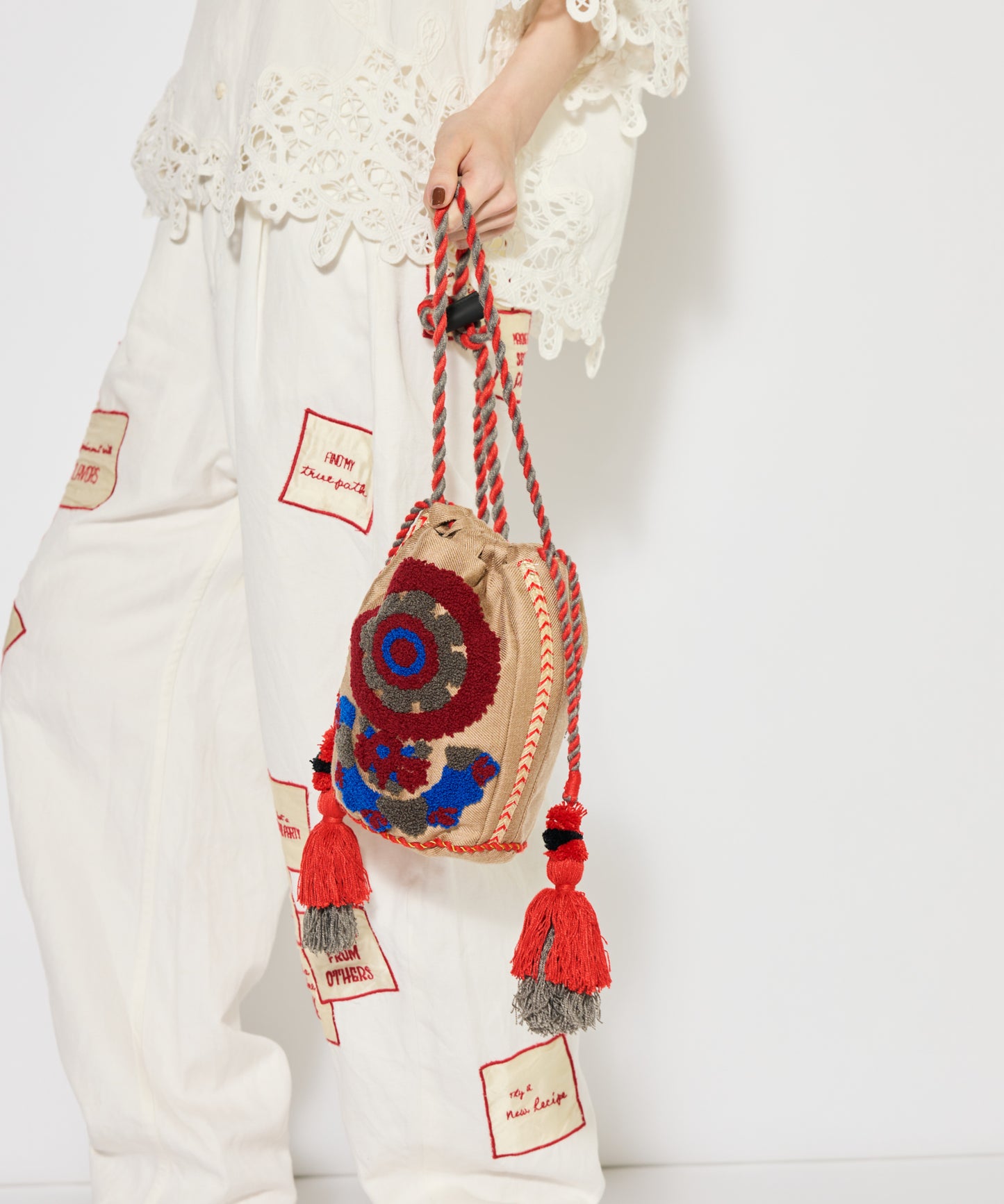 【WOMEN】LEIN / 幾何学柄刺繍巾着バッグ