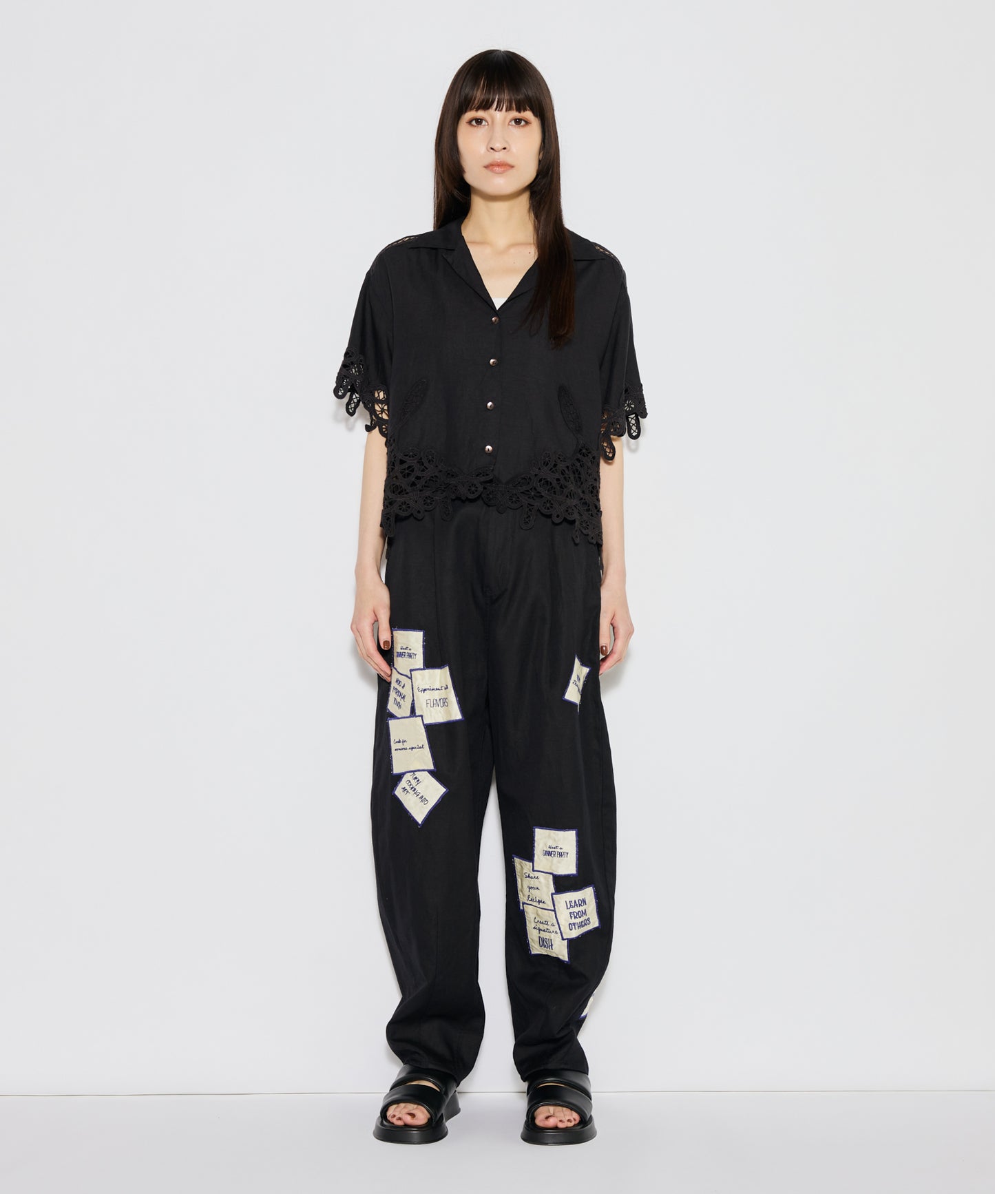 【WOMEN】LEIN アップリケ刺繍パンツ