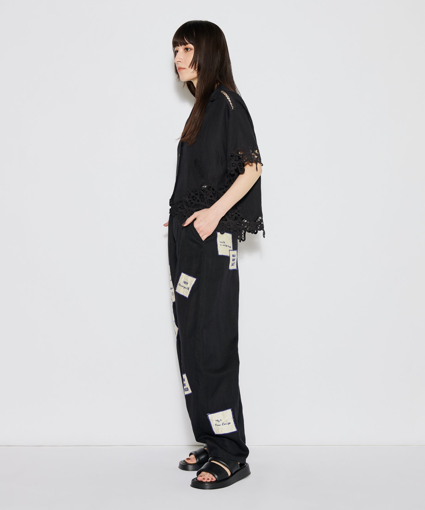 【WOMEN】LEIN アップリケ刺繍パンツ