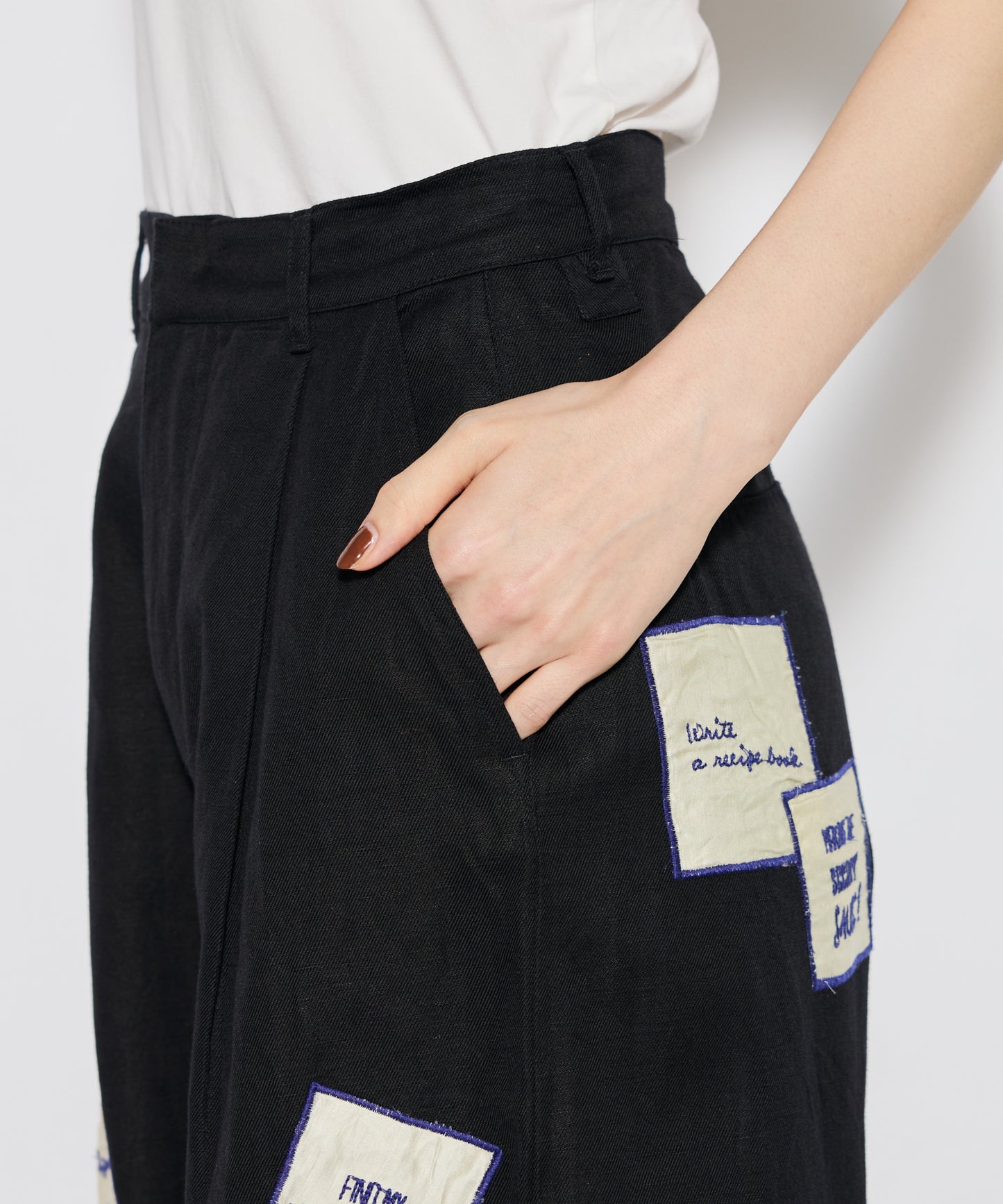 【WOMEN】LEIN アップリケ刺繍パンツ