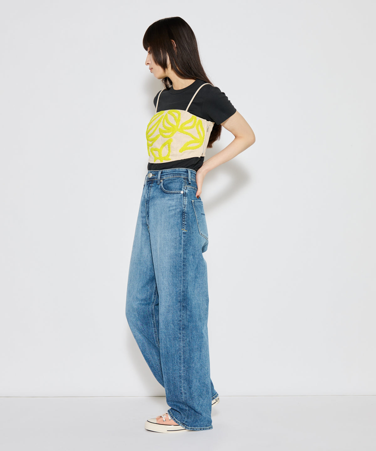 【WOMEN】LEIN リングヤーンアリ刺繍ビスチェ
