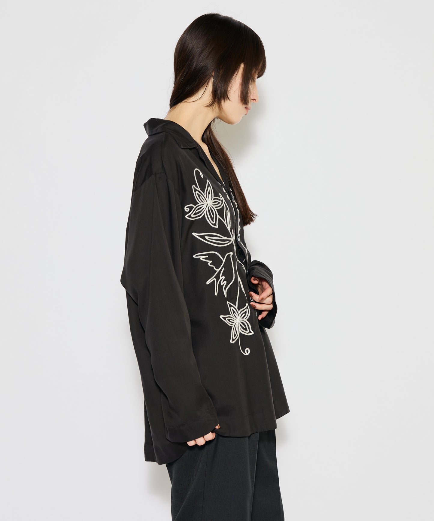 【MEN , WOMEN】LEIN / ボタニカルアリ刺繍シャツ