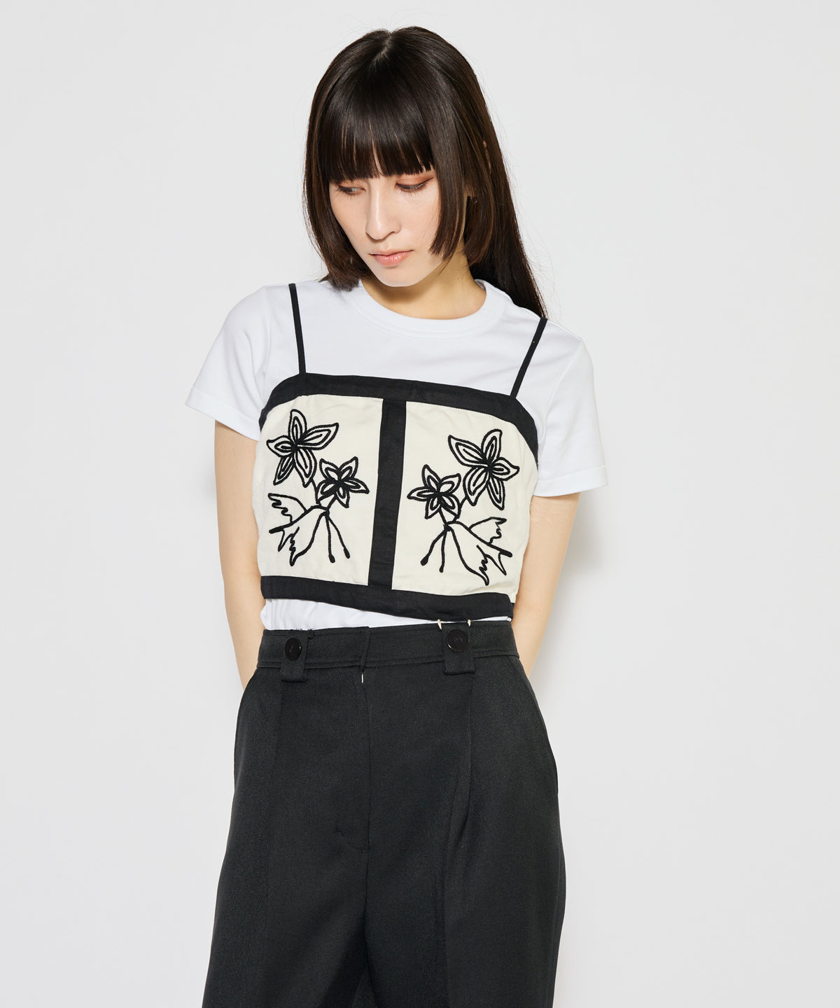 【WOMEN】LEIN コットンリネンアリ刺繍ビスチェ
