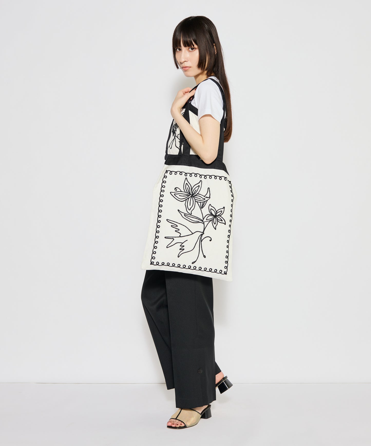【MEN,WOMEN】LEIN コットンリネンアリ刺繍トートバッグ