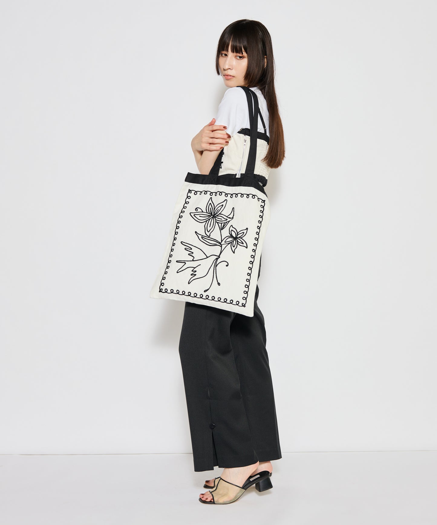 【MEN,WOMEN】LEIN コットンリネンアリ刺繍トートバッグ