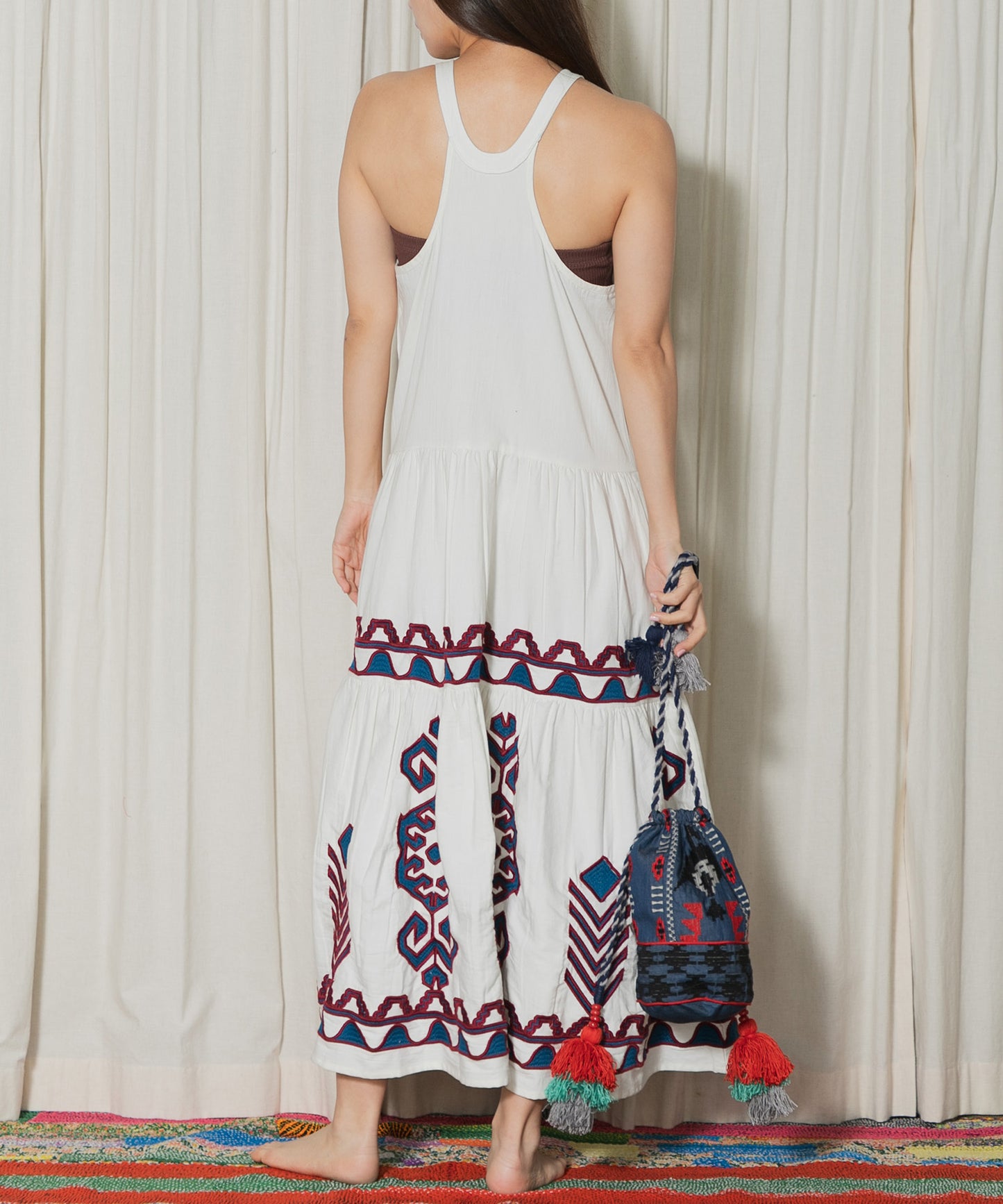 【WOMEN】LEIN / 幾何学柄刺繍巾着バッグ ブルー