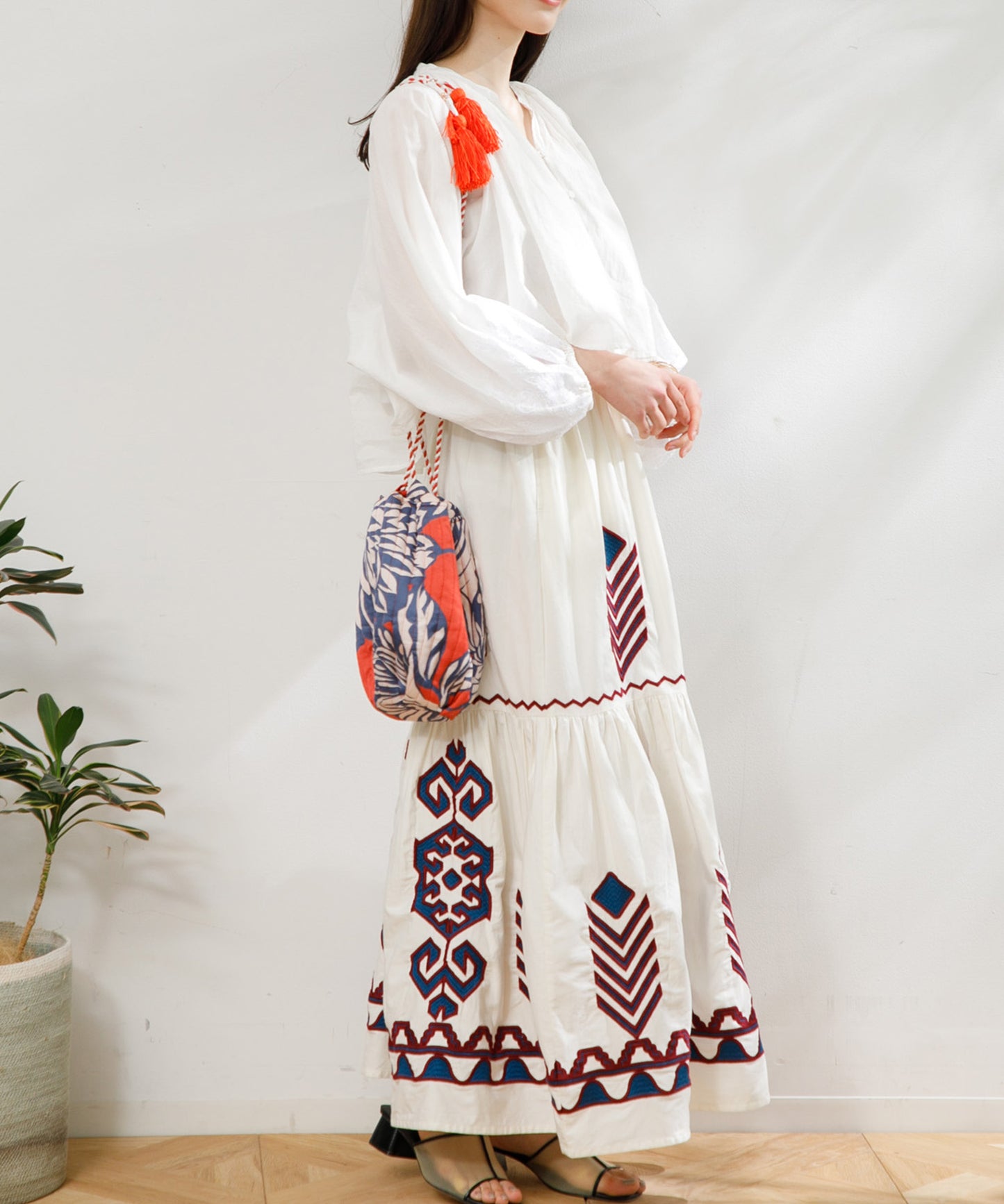 【WOMEN】LEIN / 幾何学柄刺繍スカート