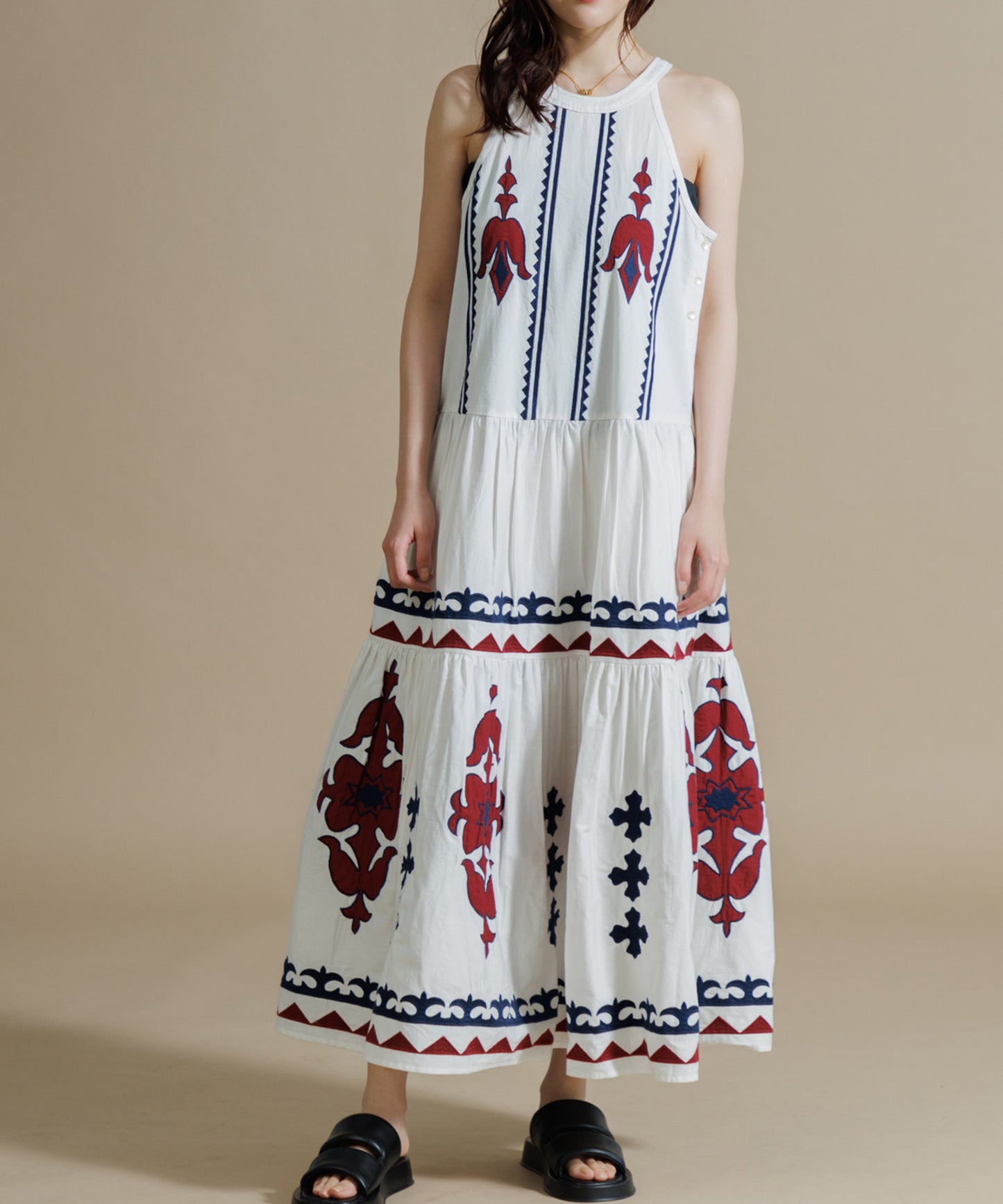 【WOMEN】LEIN / 幾何学柄アップリケ刺繍ワンピース