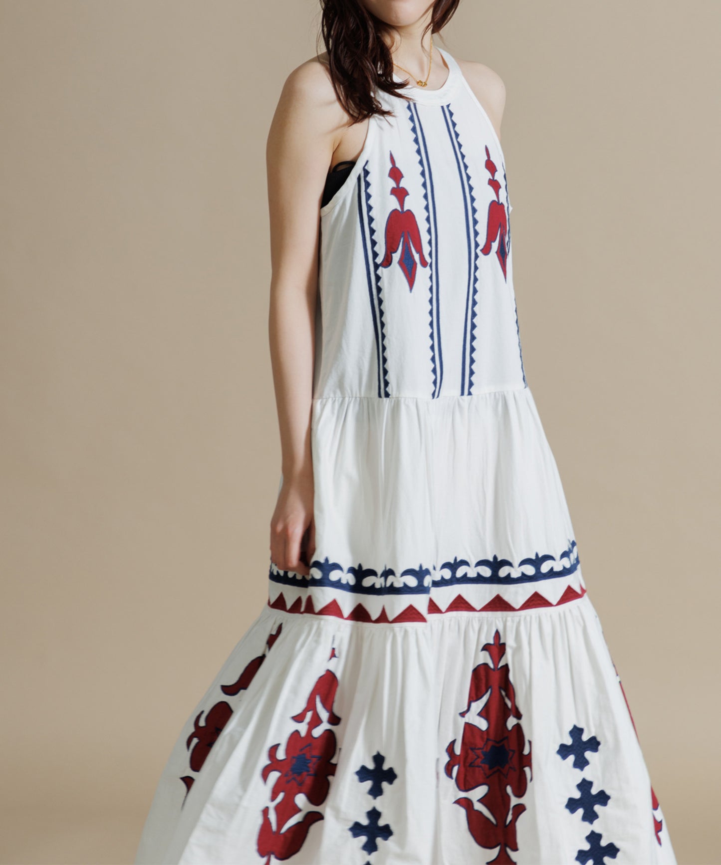 【WOMEN】LEIN / 幾何学柄アップリケ刺繍ワンピース