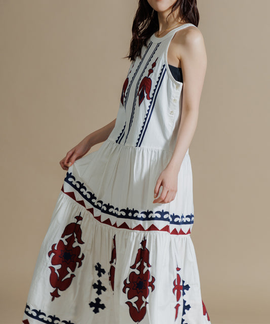 【WOMEN】LEIN / 幾何学柄アップリケ刺繍ワンピースの写真