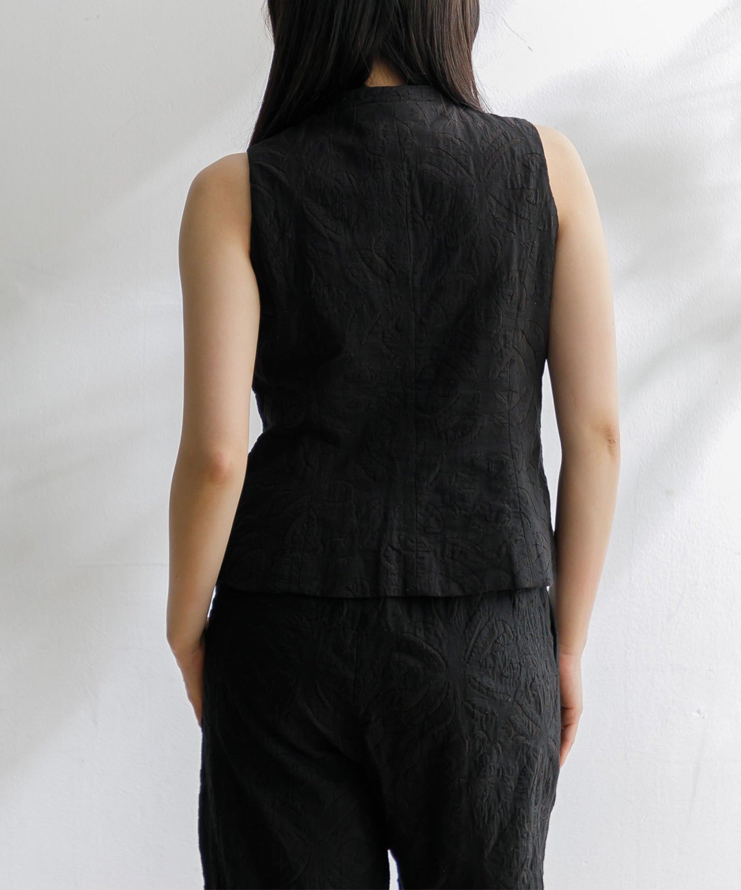 【WOMEN】リバースアップリケコンパクトベスト