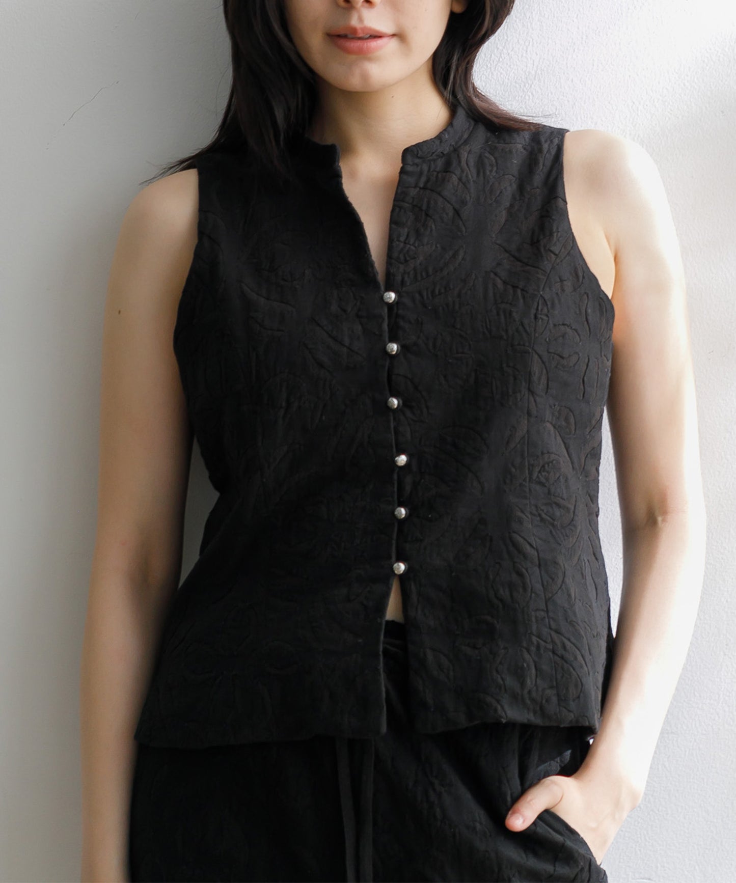 【WOMEN】リバースアップリケコンパクトベスト