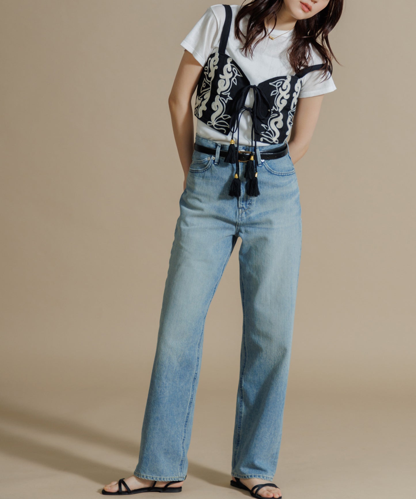 【WOMEN】LEIN / コットンリネンアリ刺繍ビスチェ