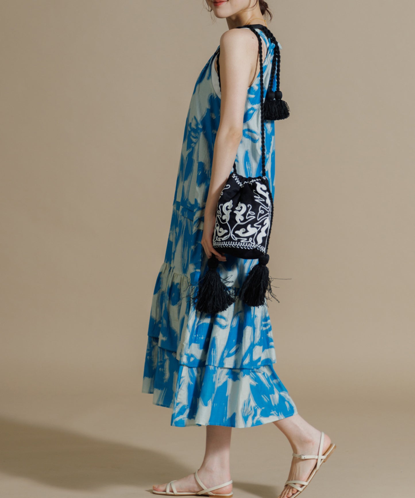 【WOMEN】LEIN / コットンリネンアリ刺繍巾着バッグ　